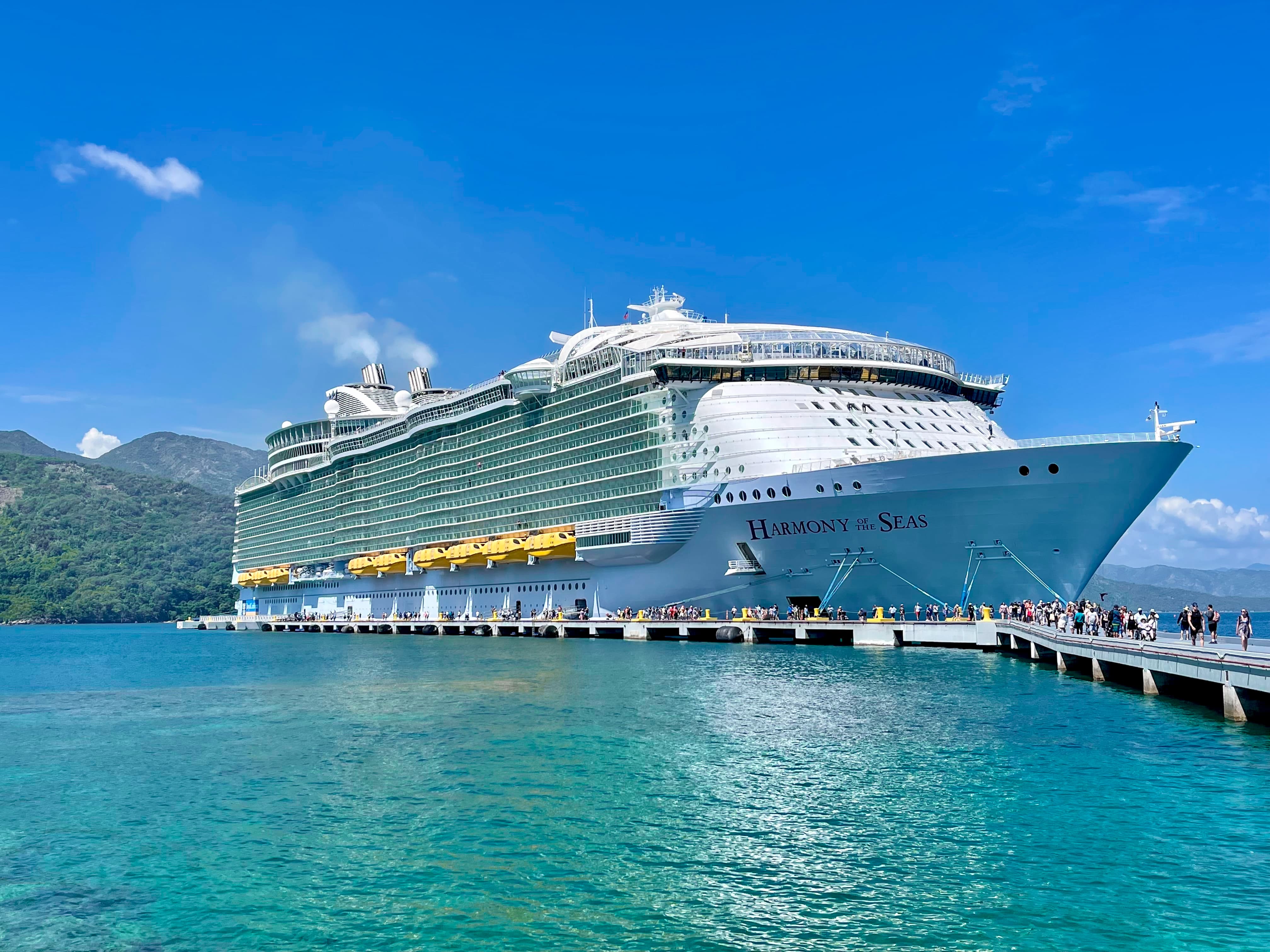 CRUISE SHIP LOCATIONS AROUND THE WORLD visual data 5